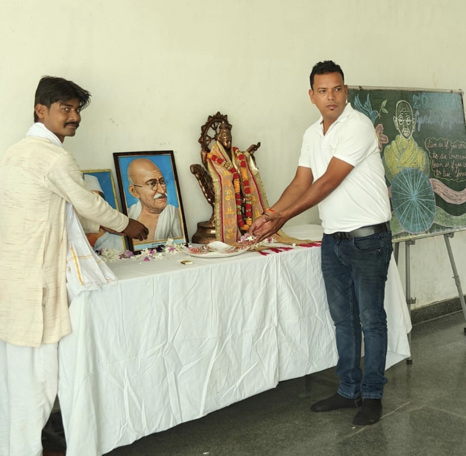 पीलीभीत: भाजपाइयों द्वारा बड़े हर्षोल्लास से मनाई गई गांधी-शास्त्री जयंती।