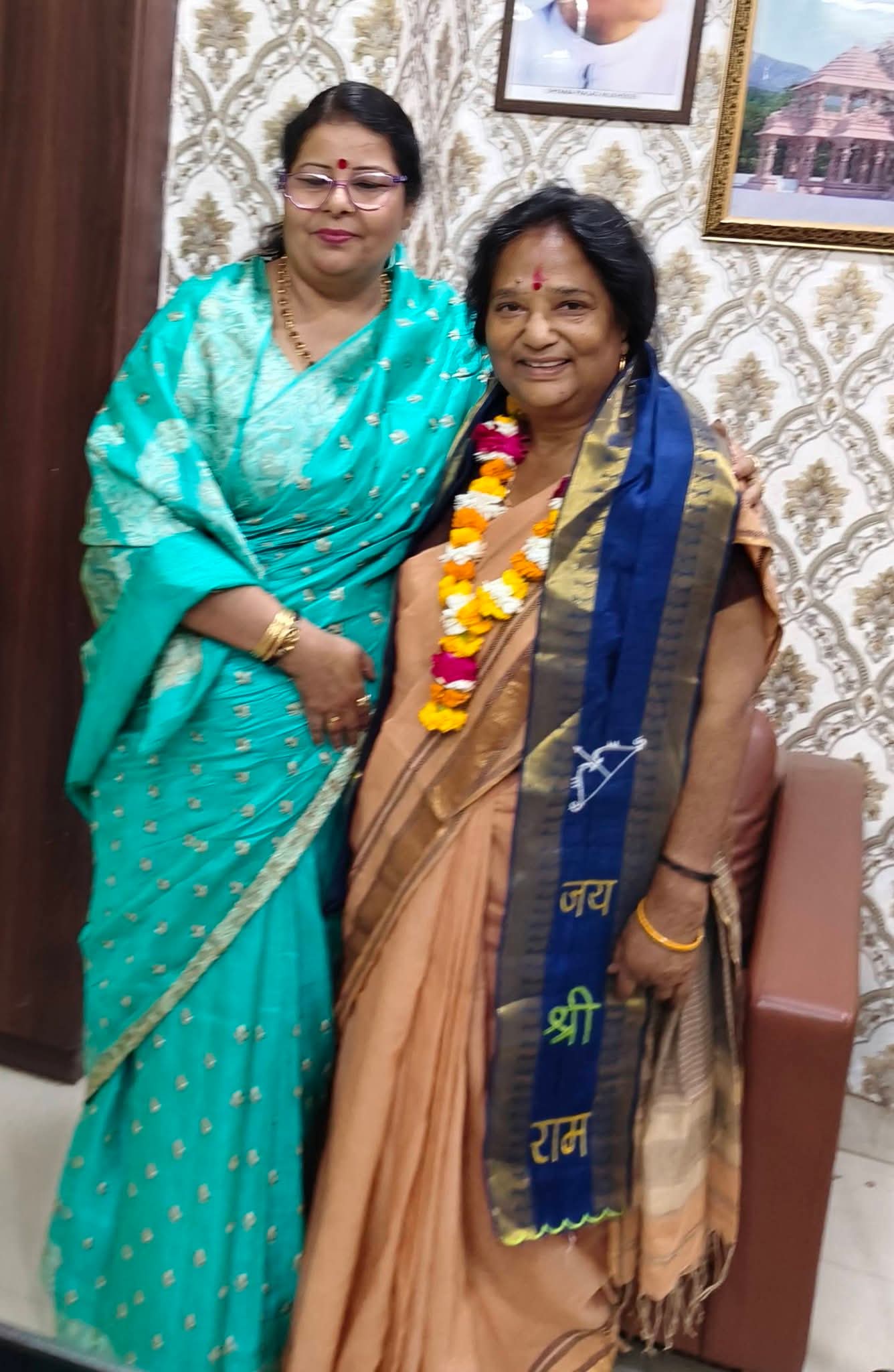  कासगंज में पूर्व नगरपालिका अध्यक्ष शशी लता चौहान ने श्री मती रेनू गोड उत्तर प्रदेश हिला आयोग की पुनः सदस्य बनाये जाने पर किया हार्दिक स्वागत 