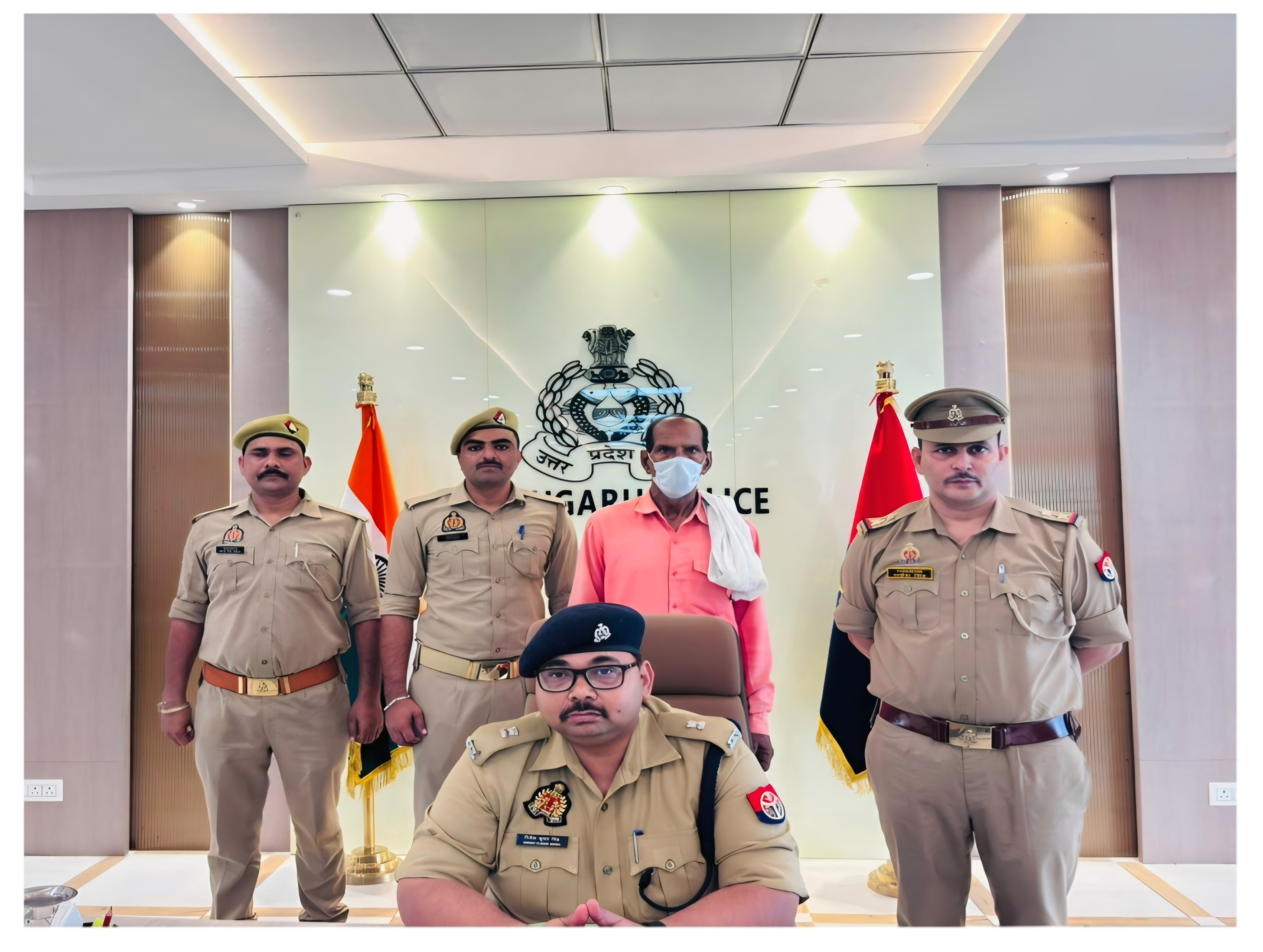 फर्रुखाबाद 30 साल से फरार चल रहा लूट का इनामी रामवीर गिरफ्तार, जहानगंज पुलिस को मिली बड़ी सफलता 