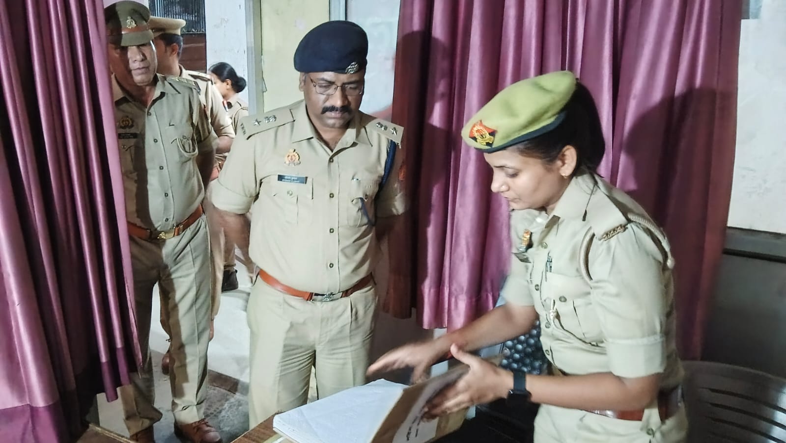 प्रयागराज दिनांक-02.10.2026 को पुलिस उपायुक्त गंगानगर द्वारा थाना फाफामऊ का आकस्मिक निरीक्षण