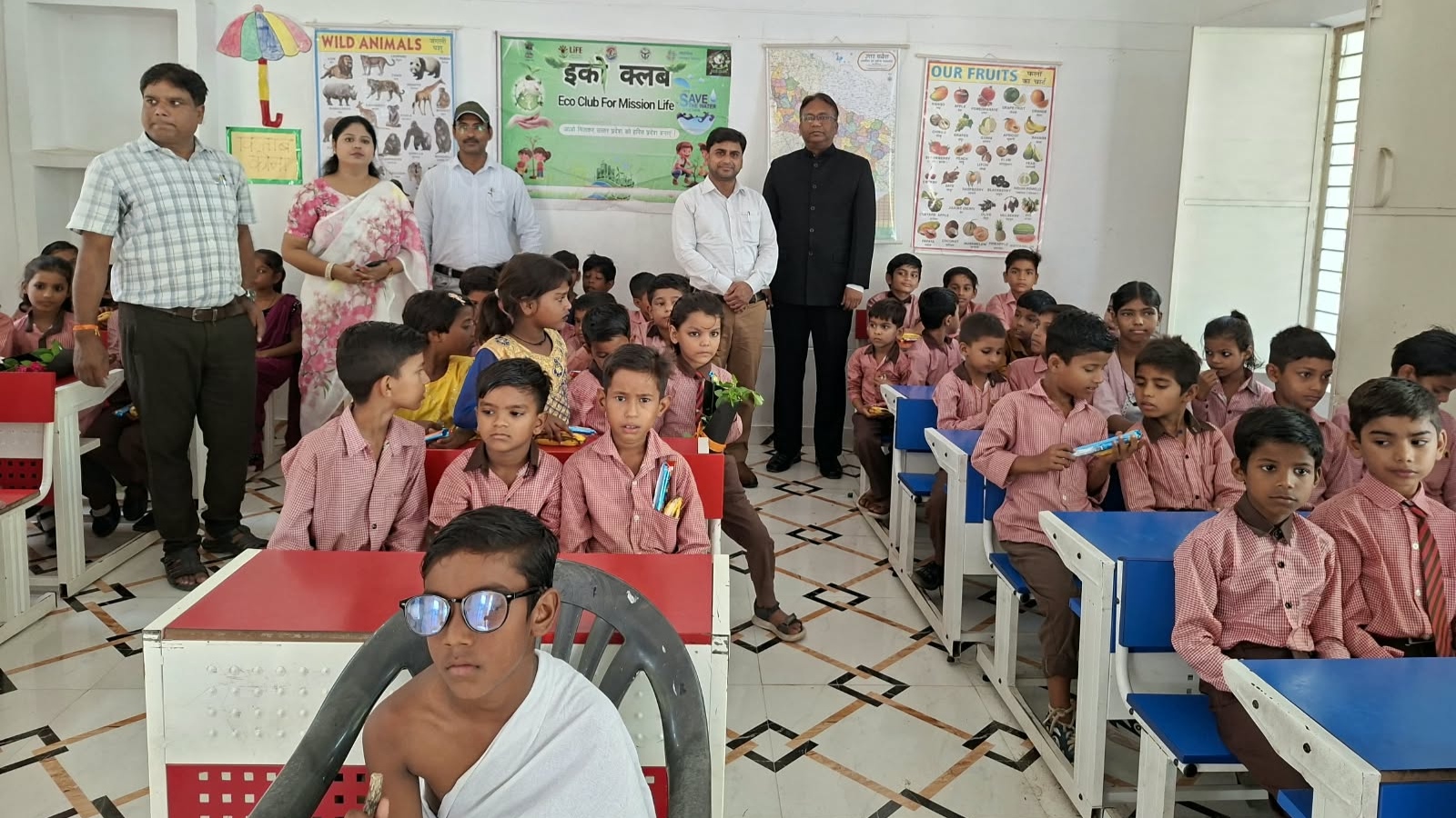 फर्रुखाबाद के परिषदीय विद्यालयों में गांधी-शास्त्री जयंती पर विविध कार्यक्रम, अधिकारियों ने विद्यार्थियों को दिलाई आदर्शों की सीख