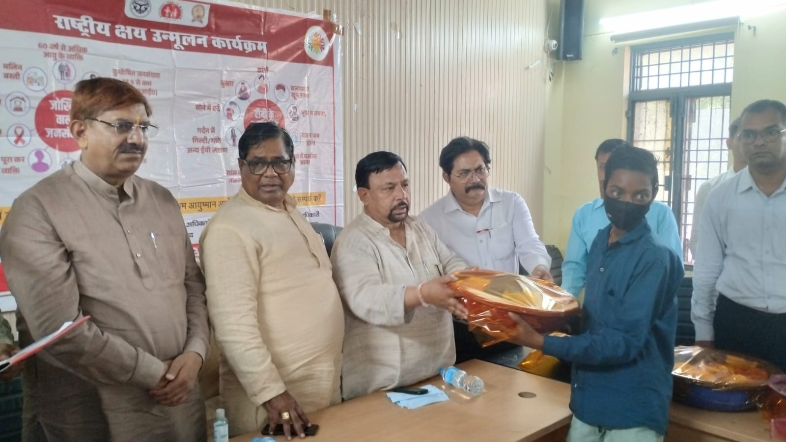 फर्रुखाबाद:गांधी जयंती पर सांसद मुकेश राजपूत और सीएमओ डॉ. आनंद उपाध्याय ने दिया सेवा, संवेदना और स्वच्छता का संदेश