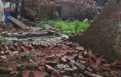 पुरानी मिट्टी की दीवार अचानक ढही, मलबे में दबकर 7 साल की बच्ची की मौत; गुरुटोला में मचा हड़कंप