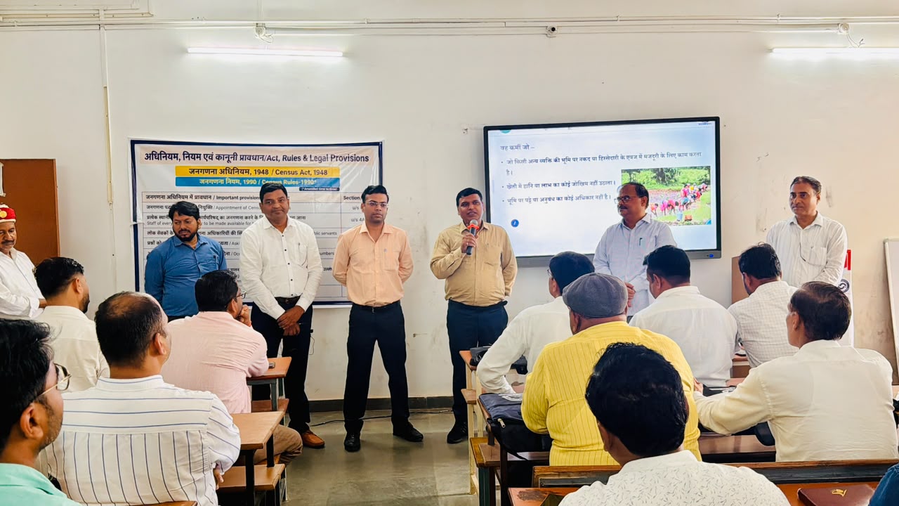 जौनपुर :प्रसाद इंस्टीट्यूट ऑफ टेक्नोलॉजी में संचालित फील्ड ट्रेनर्स के प्रशिक्षण कार्यक्रम का अपर जिलाधिकारी द्वारा किया गया निरीक्षण 