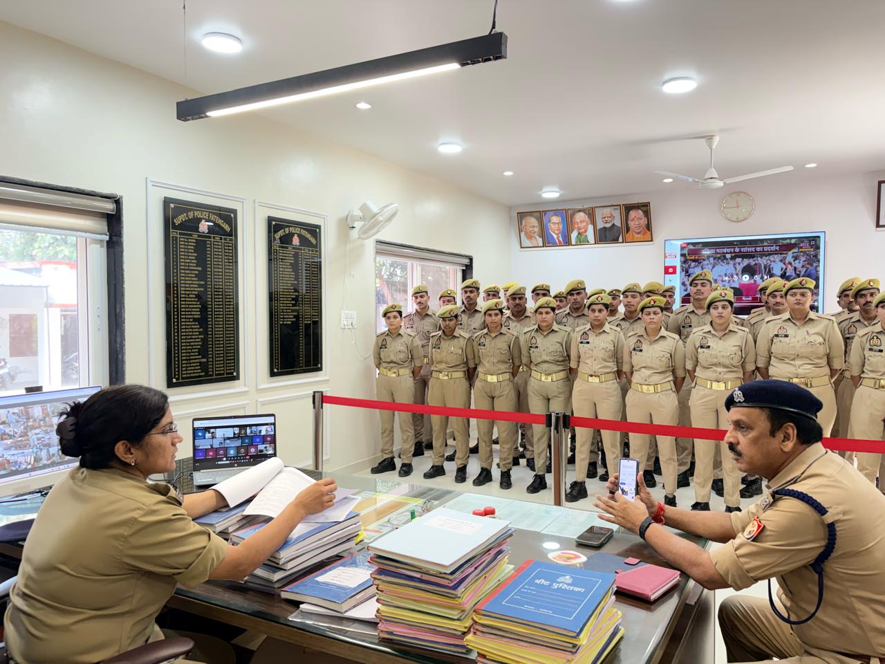 फर्रुखाबाद पुलिस अधीक्षक फतेहगढ़ ने बीट आरक्षियों को दिए अनुशासन और सतर्कता के निर्देश