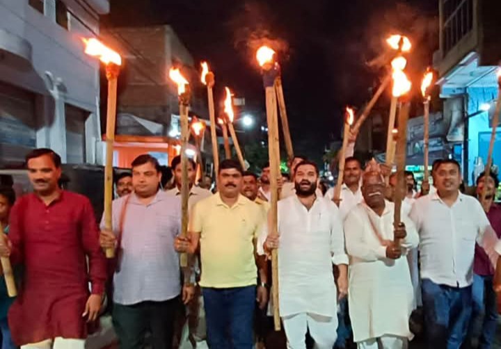 लखीमपुर खीरी : गोला विधायक अमन गिरी के नेतृत्व में निकाली गई सेवा ज्योति यात्रा, सैकड़ों कार्यकर्ता हुए शामिल 