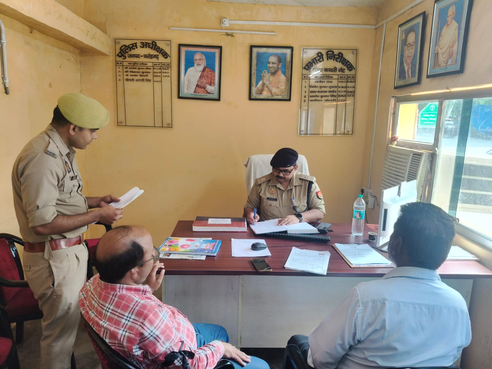 फर्रुखाबाद / फतेहगढ़ : अपर पुलिस अधीक्षक ने थाना कादरीगेट में समाधान दिवस पर सुनी समस्याएं, किया निरीक्षण