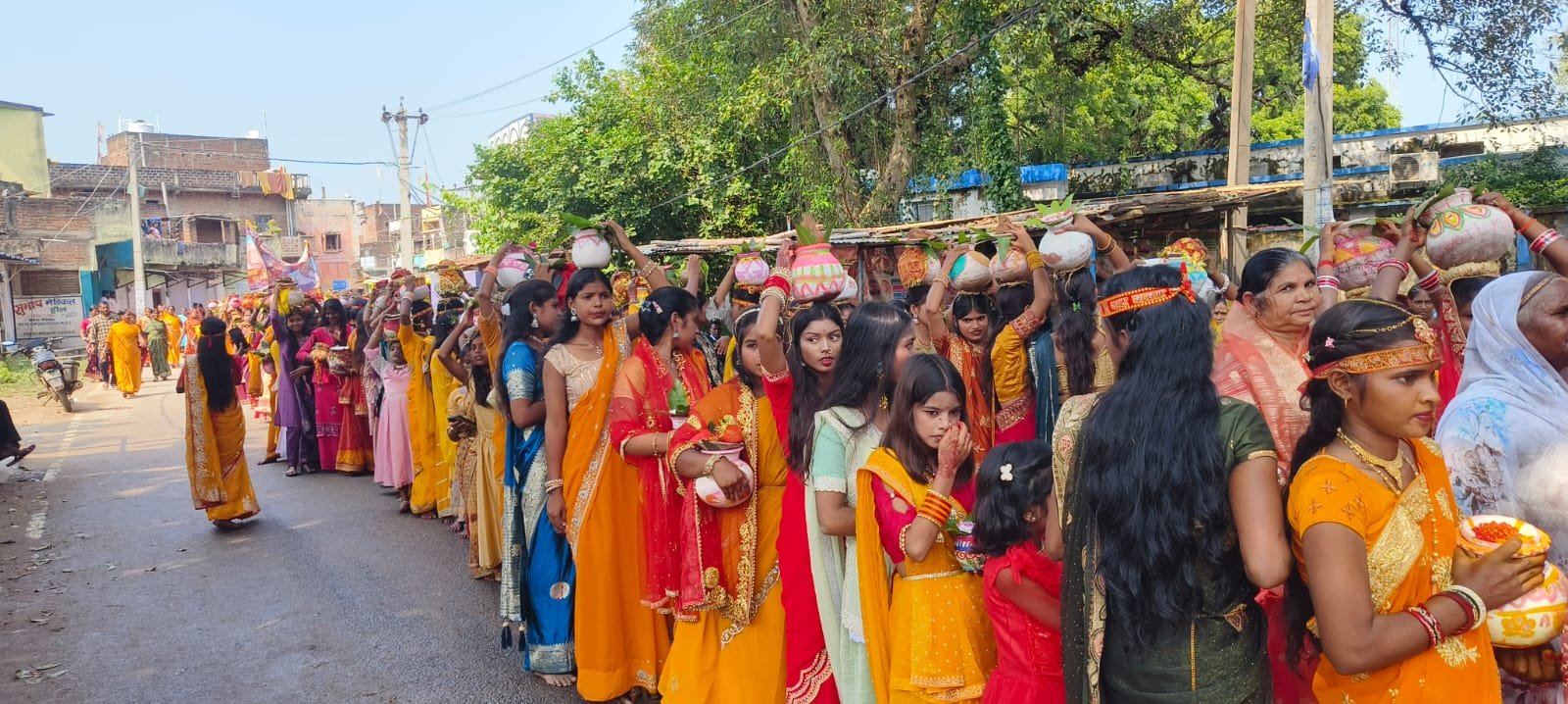 नवादा: कौवाकोल में गायत्री परिवार का कलश यात्रा