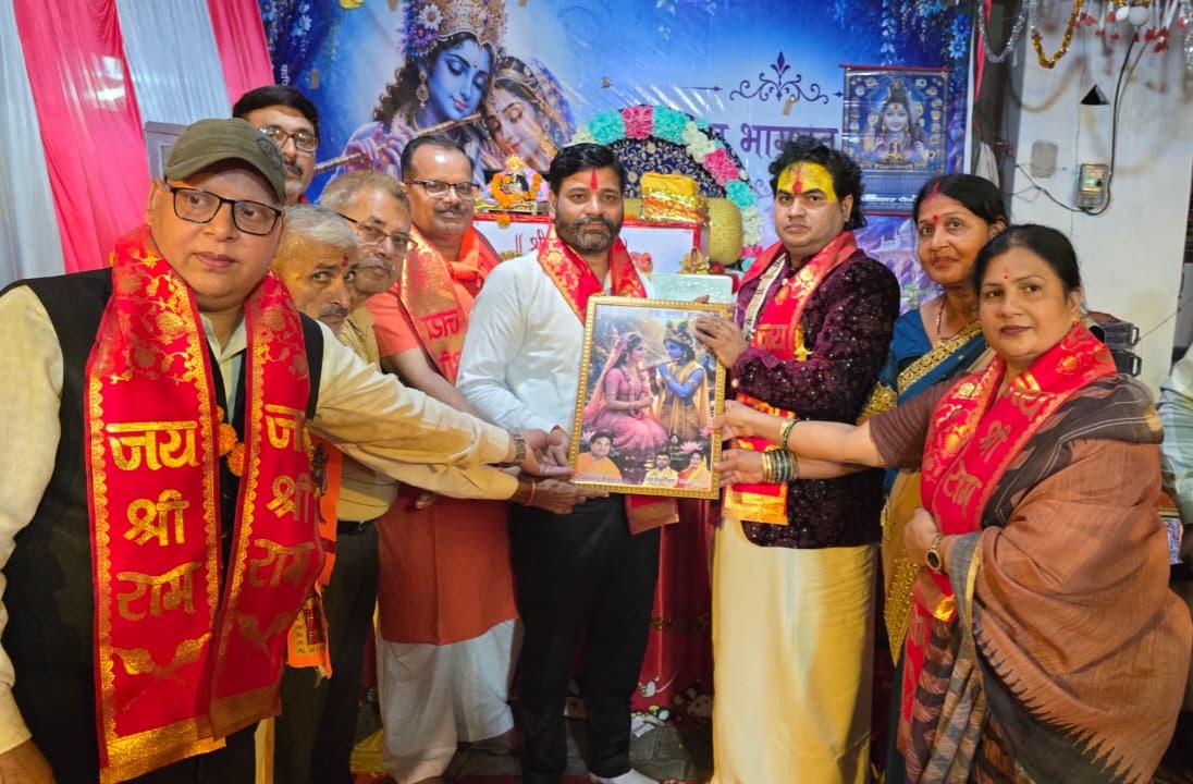 फर्रुखाबाद:कवि समाज के दर्पण, उनकी लेखनी देती है नई दिशा, देर रात तक बही काव्यधारा