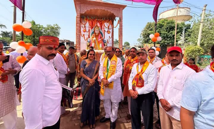लखीमपुर खीरी : नगर पंचायत मैलानी में महाराजा अग्रसेन की प्रतिमा का हुआ भव्य अनावरण 