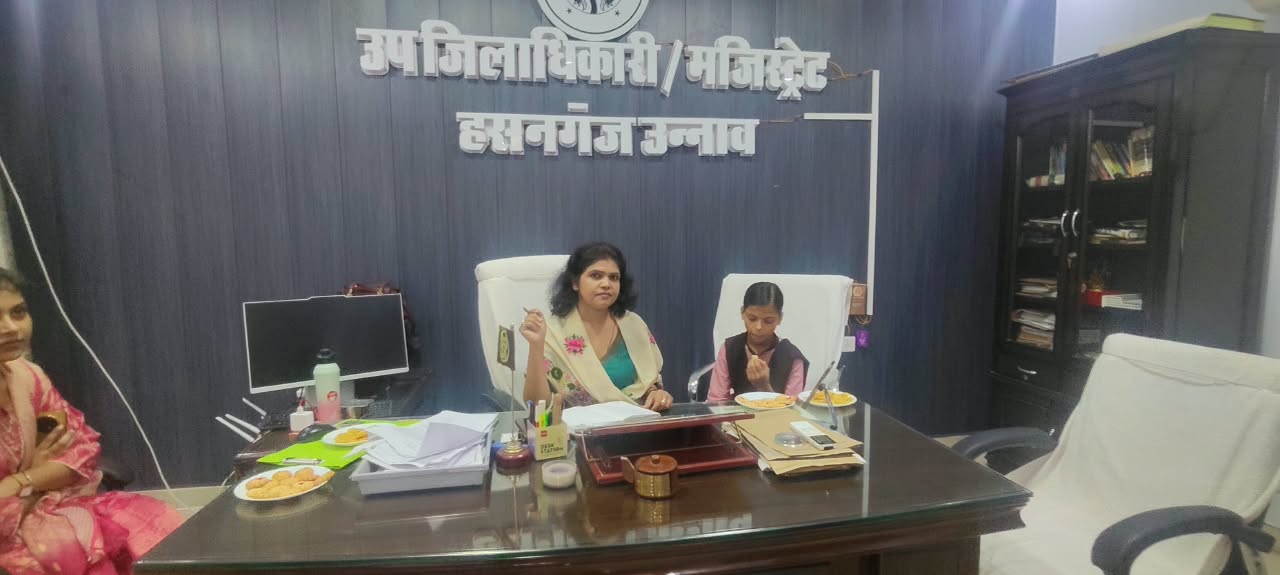 हसनगंज में अनूठी पहल: कक्षा 8 की छात्रा बनी एक दिन की एसडीएम, प्रशासनिक कार्यप्रणाली को करीब से जाना