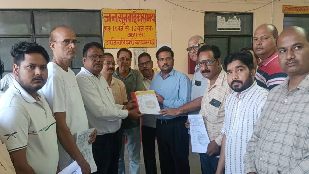 फर्रुखाबाद:कायमगंज में खाद्य सुरक्षा कानून के नियमों के खिलाफ व्यापारियों ने खोला मोर्चा, एसडीएम को सौंपा ज्ञापन