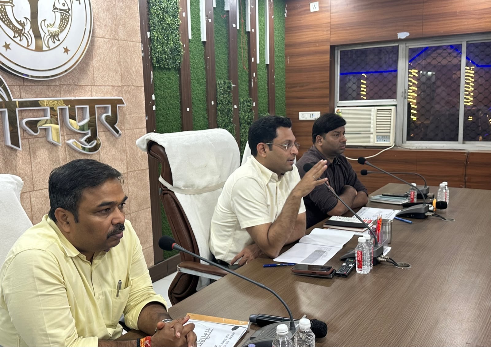 जौनपुर :जिलाधिकारी की अध्यक्षता में पीएम सूर्य घर योजना की समीक्षा बैठक सम्पन्न