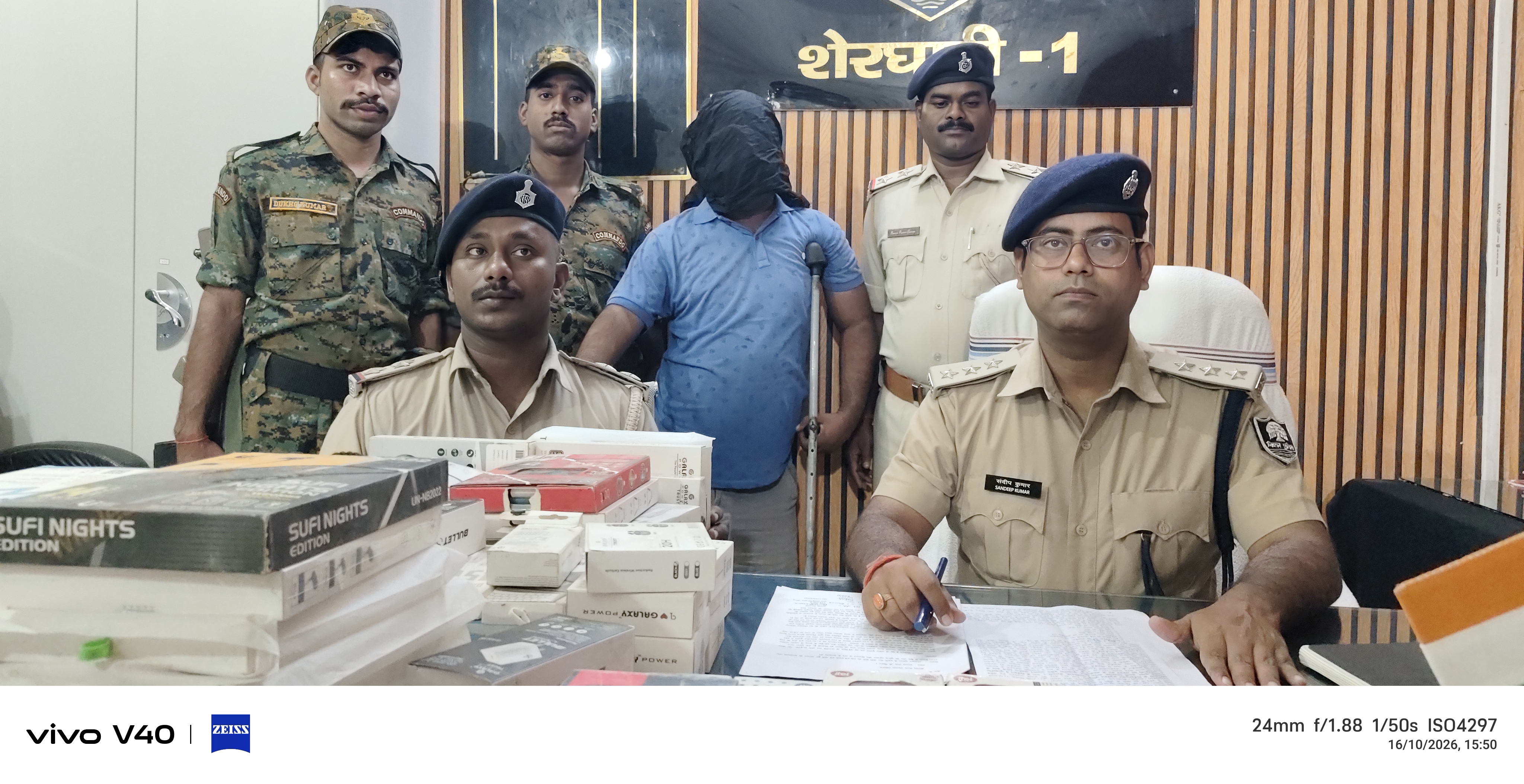आमस के एक ही मोबाइल दुकान में दो बार चोरी, औरंगाबाद का दुकानदार गिरफ्तार 