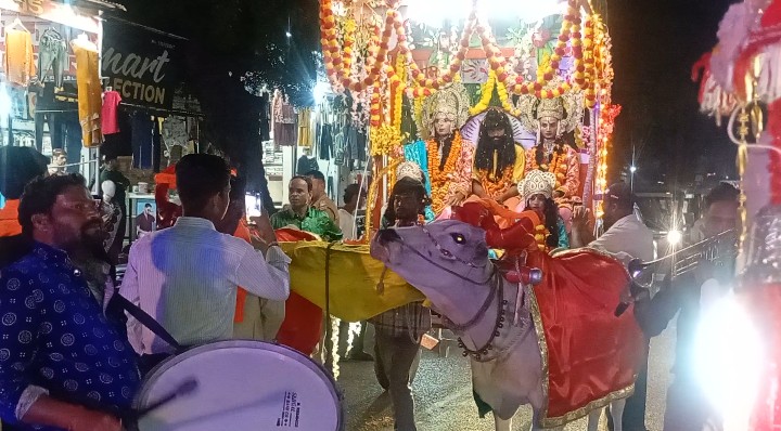 लखीमपुर खीरी : शाही अंदाज में निकली श्रीराम बारात, पुष्पवर्षा से हुआ स्वागत 