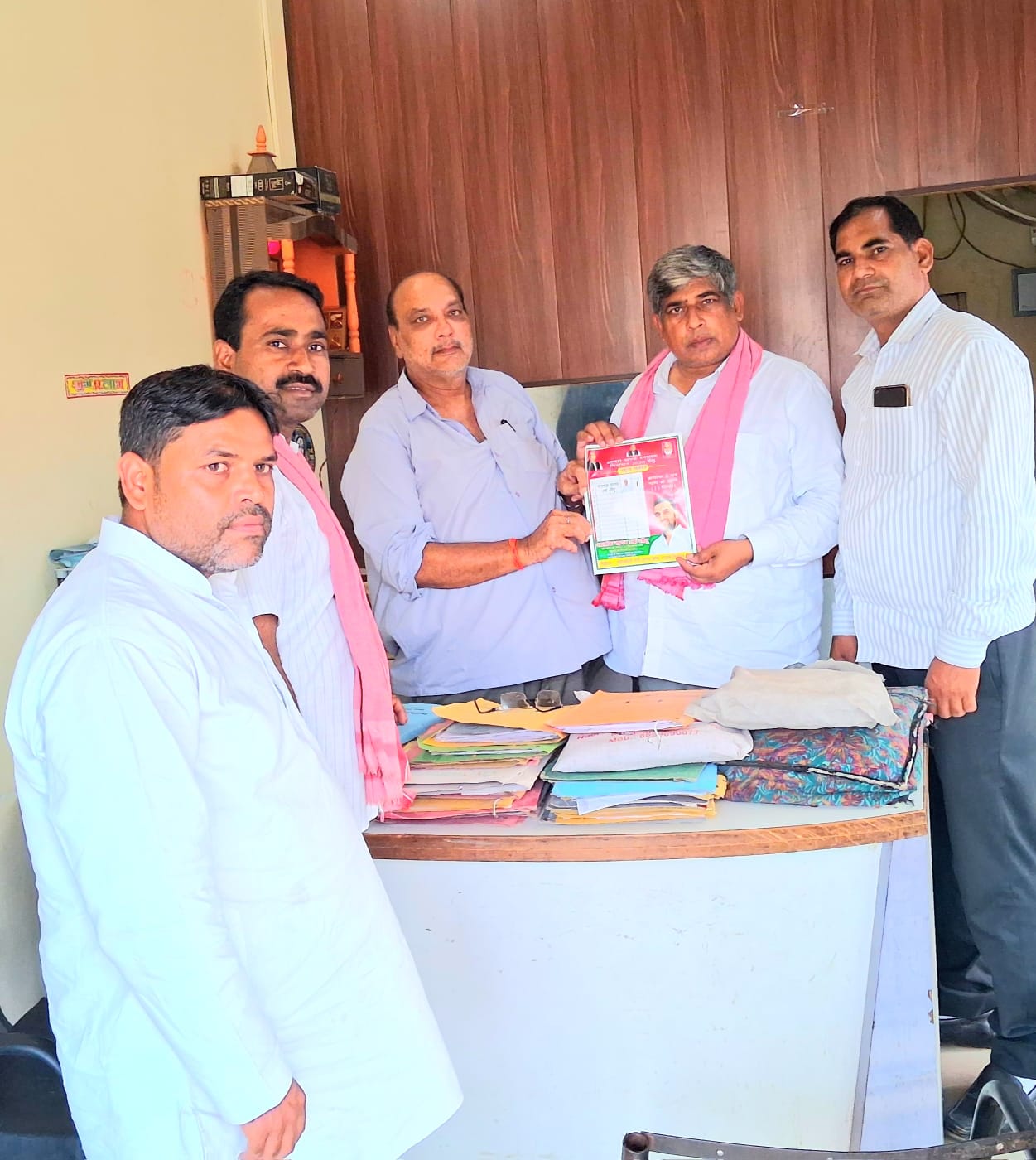 आगरा खंड स्नातक निर्वाचन को लेकर सिढ़पुरा में सपा ने किया जनसंपर्क
