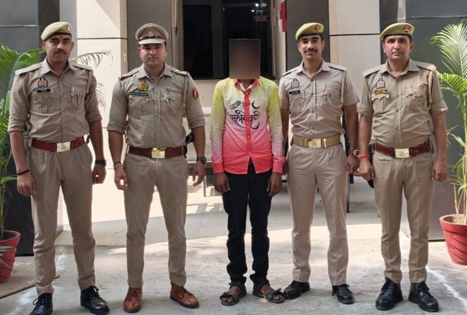 फर्रुखाबाद- थाना मऊदरवाजा पुलिस की बड़ी कार्रवाई, पॉक्सो एक्ट व बीएनएस के तहत वांछित अभियुक्त गिरफ्तार