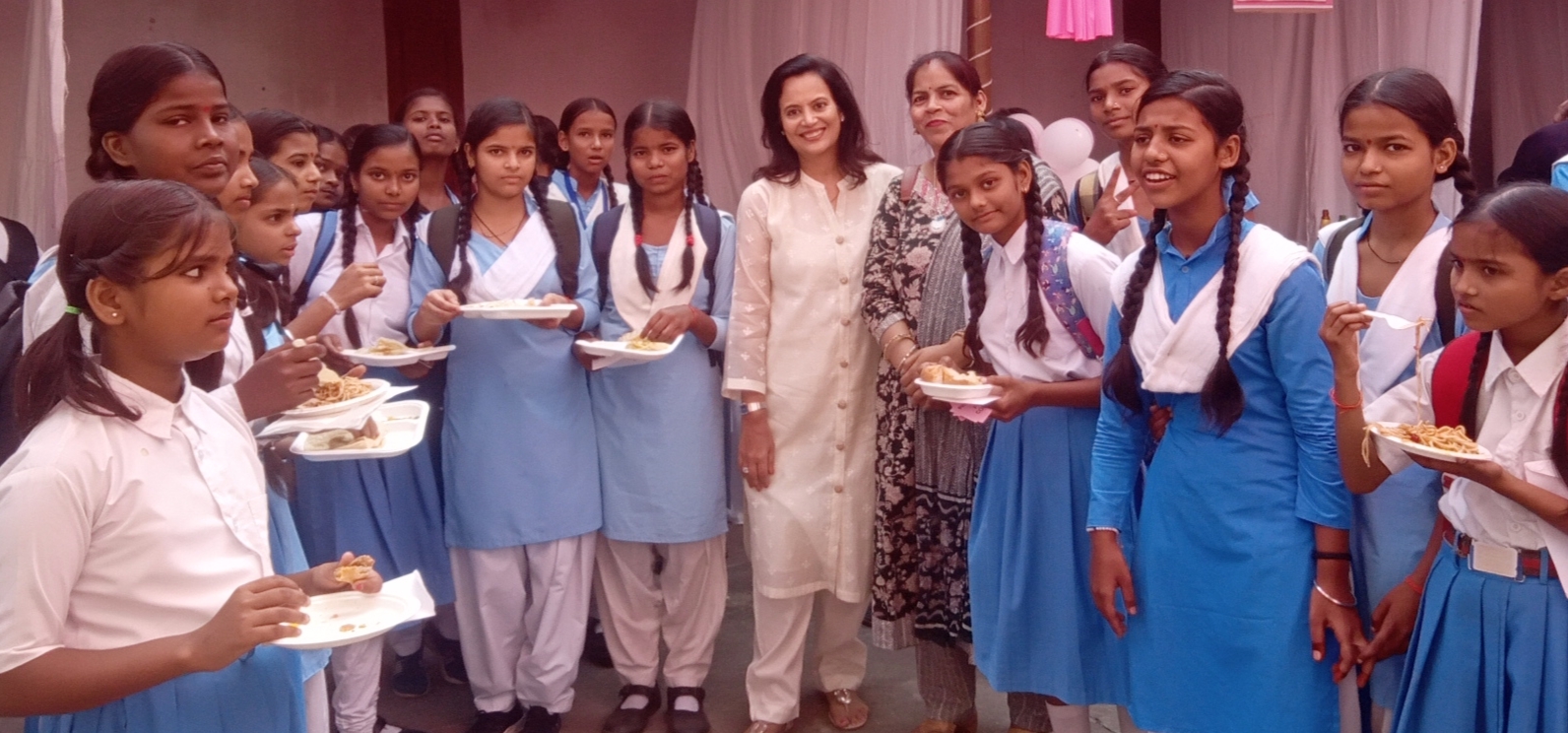 फर्रुखाबाद में प्रिया नारी सशक्तिकरण ने आयोजित किया नारी स्वास्थ्य शिविर एवं स्कूली बच्चों के लिए विभिन्न प्रकार के गेम मनोरंजन कार्यक्रम किए