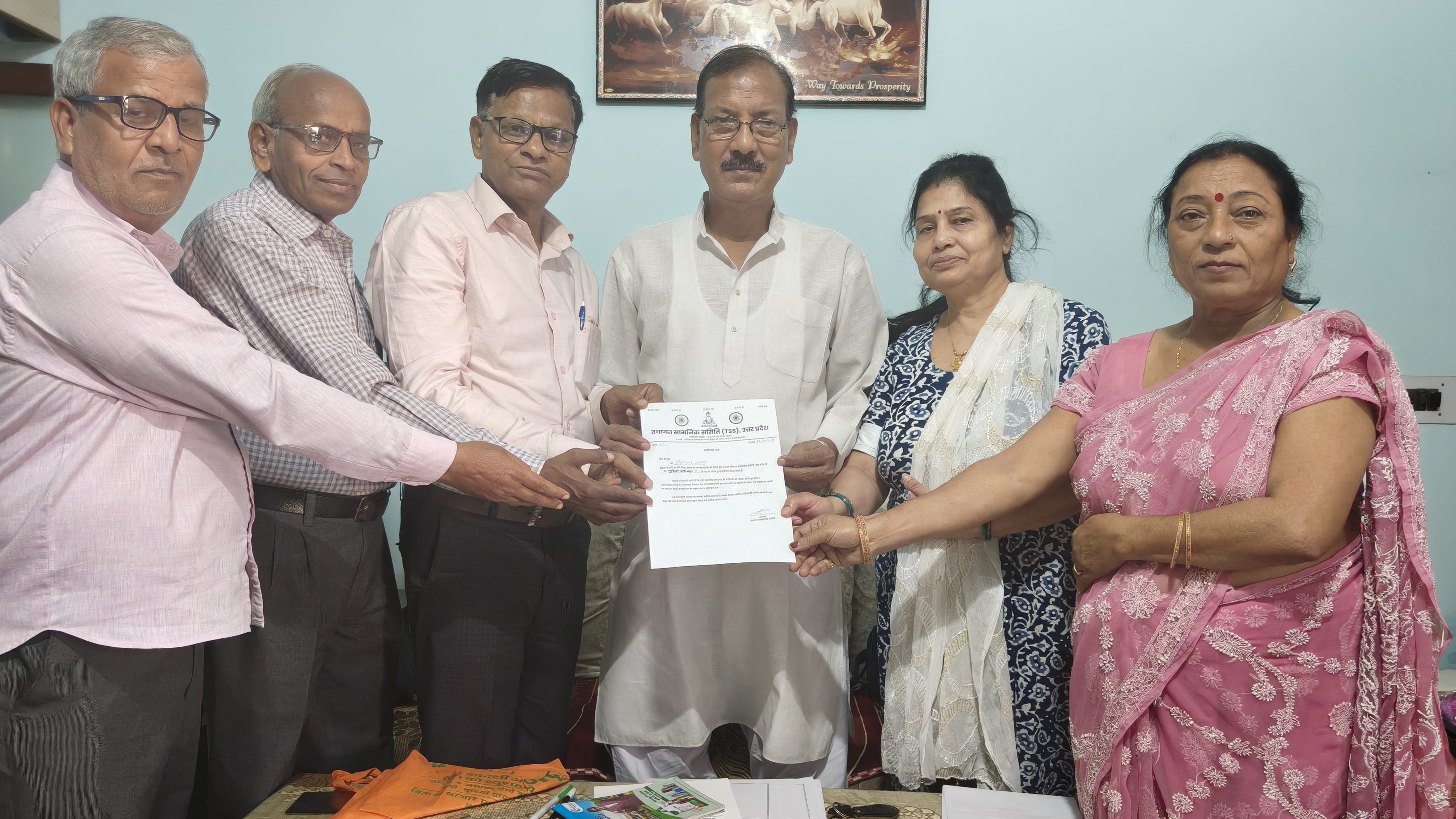 फर्रुखाबाद:तथागत सामाजिक समिति के प्रदेश अध्यक्ष सुरेश चंद्र शाक्य को सौंपा गया नियुक्ति पत्र