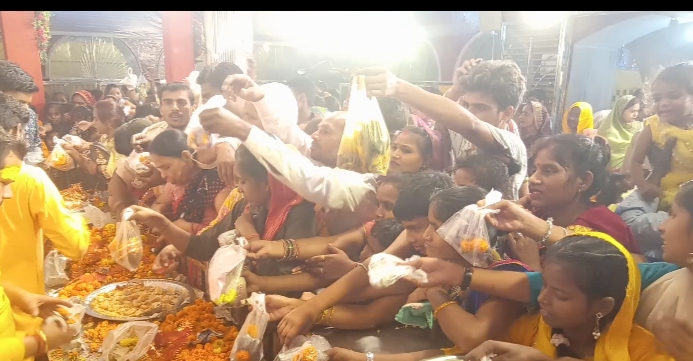 फर्रुखाबाद: नवरात्रि के पावन पर्व पर फर्रुखाबाद के मंदिरों में उमड़ा आस्था का जनसैलाब, जयकारों से गूंजा शहर