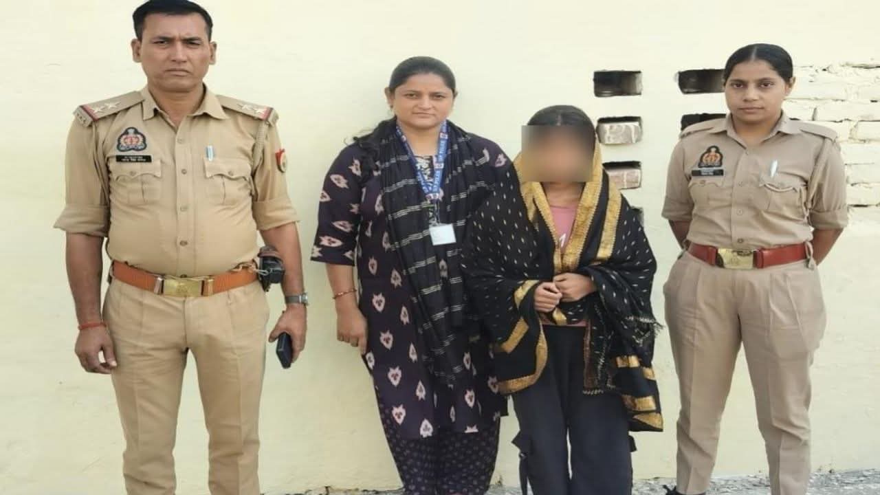 फर्रुखाबाद रेलवे स्टेशन पर मिली 16 वर्षीय नाबालिग बालिका, जीआरपी ने कमालगंज पुलिस को सौंपा