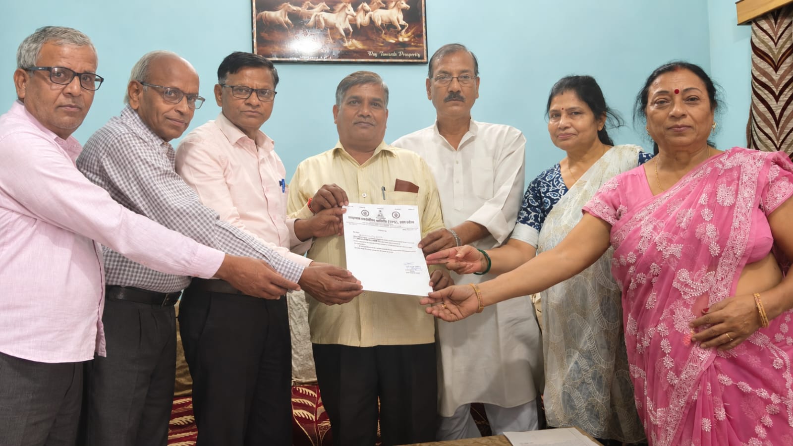 फर्रुखाबाद:TSS ने डॉ.धर्मवीर सिंह शाक्य को प्रदेश मीडिया प्रभारी नियुक्त किया, प्रदेश अध्यक्ष ने सौंपा नियुक्ति पत्र