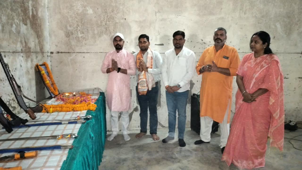 धर्म और समाज की रक्षा के लिए शस्त्र जरूरी : रौनक ठाकुर