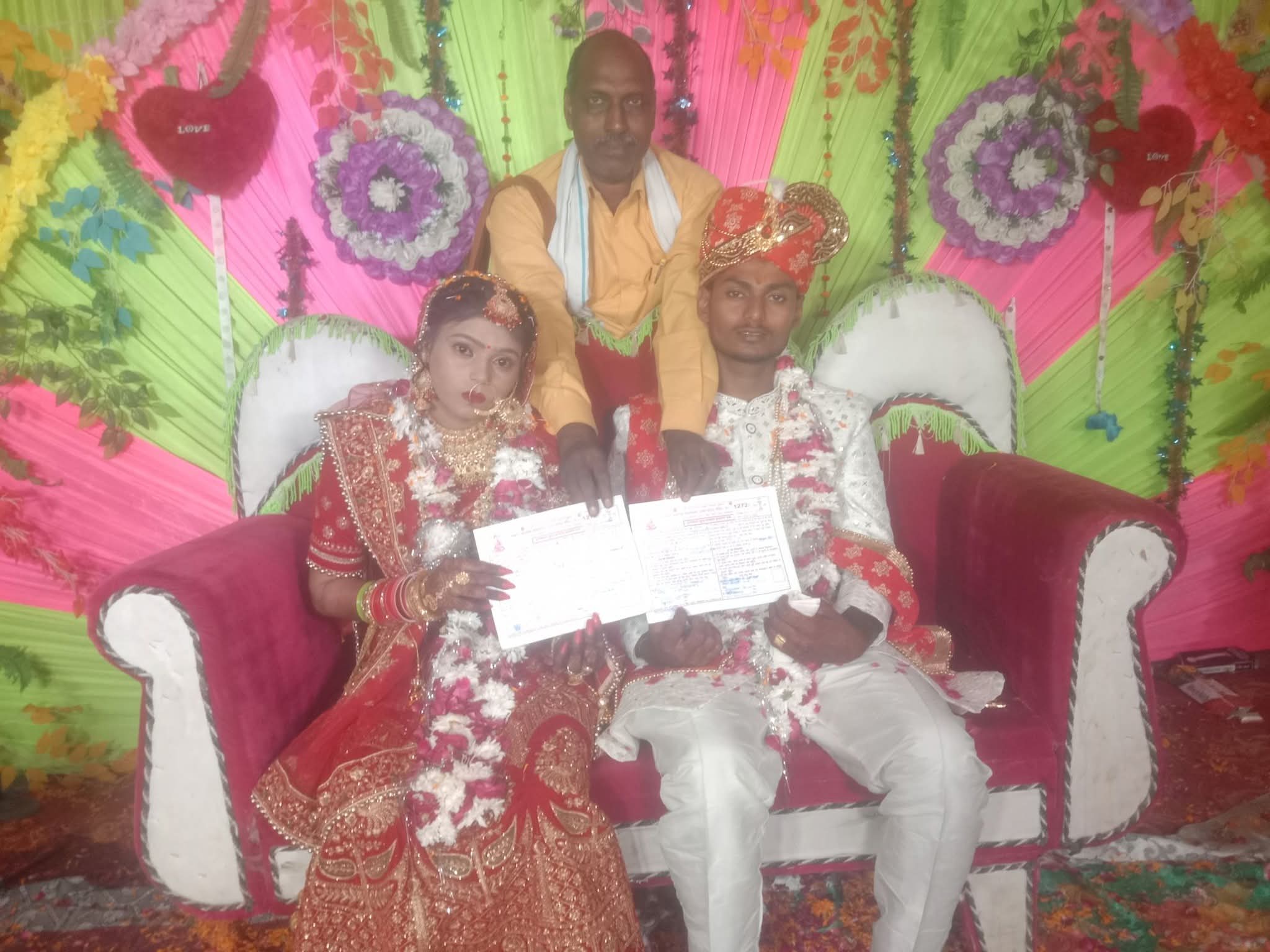 फर्रुखाबाद: पुष्पा और रामरतन का बौद्ध रीति से विवाह संस्कार संपन्न, बौद्धाचार्य धर्मपाल बौद्ध ने दिया प्रमाण पत्र