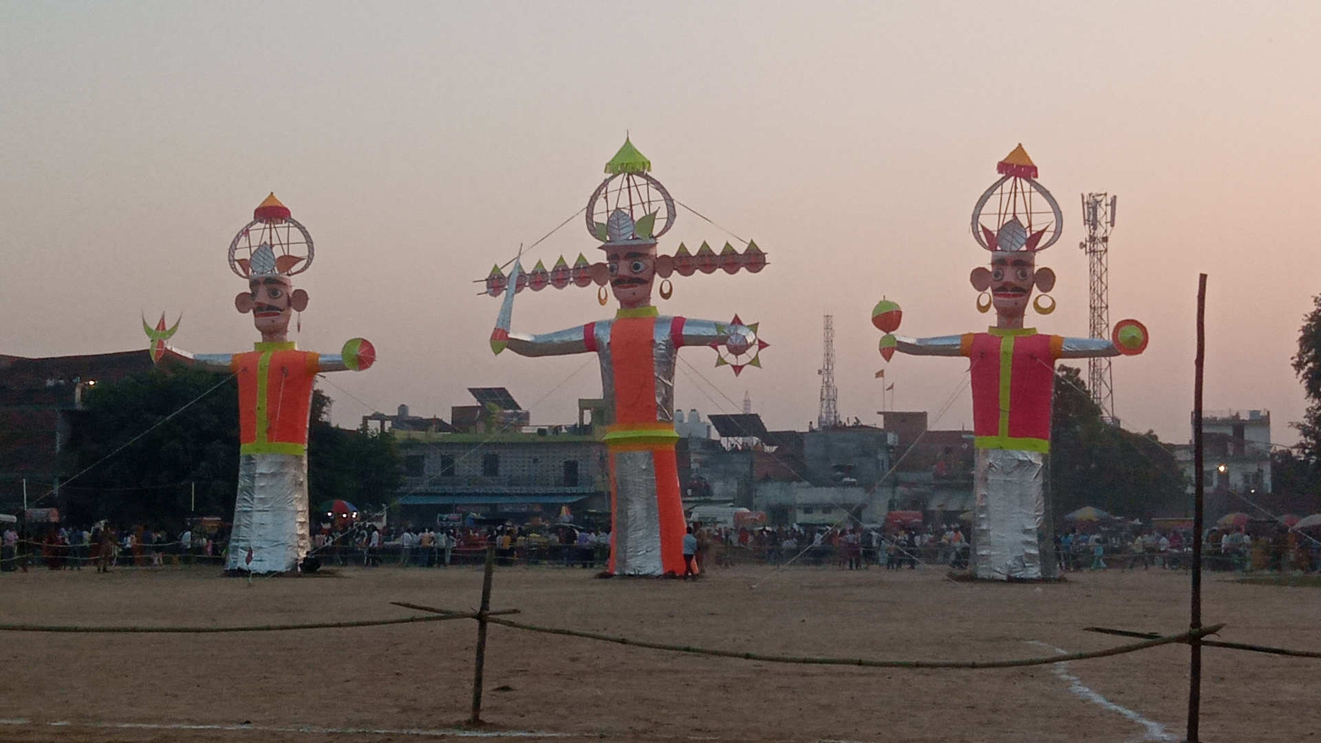 फर्रुखाबाद में धूमधाम से निकली रामलीला यात्रा, रावण दहन ने दिया बुराई पर अच्छाई की जीत का संदेश रावण क्यों जलाया जाता है 
