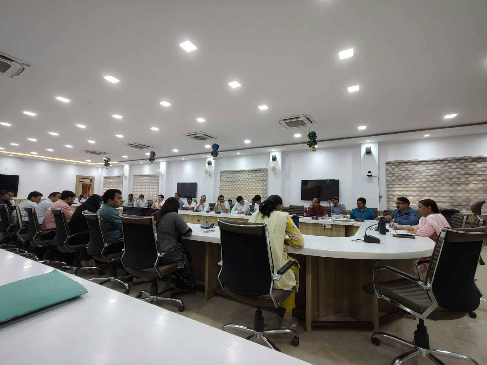 प्रयागराज, मुख्य विकास अधिकारी की अध्यक्षता में मुख्यमंत्री डैशबोर्ड, विकास एवं निर्माण कार्यों की समीक्षा बैठक सम्पन्न