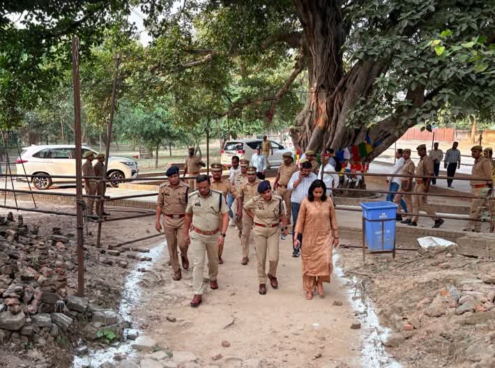 फर्रुखाबाद:संकिसा में बौद्ध महोत्सव की तैयारियों का डीआईजी यमुना प्रसाद ने लिया जायजा, अधिकारियों को दिए आवश्यक निर्देश