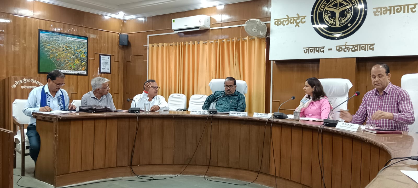 फर्रुखाबाद में मतदेय स्थलों के सम्भाजन पर बैठक, 1,605 बूथों का प्रस्ताव