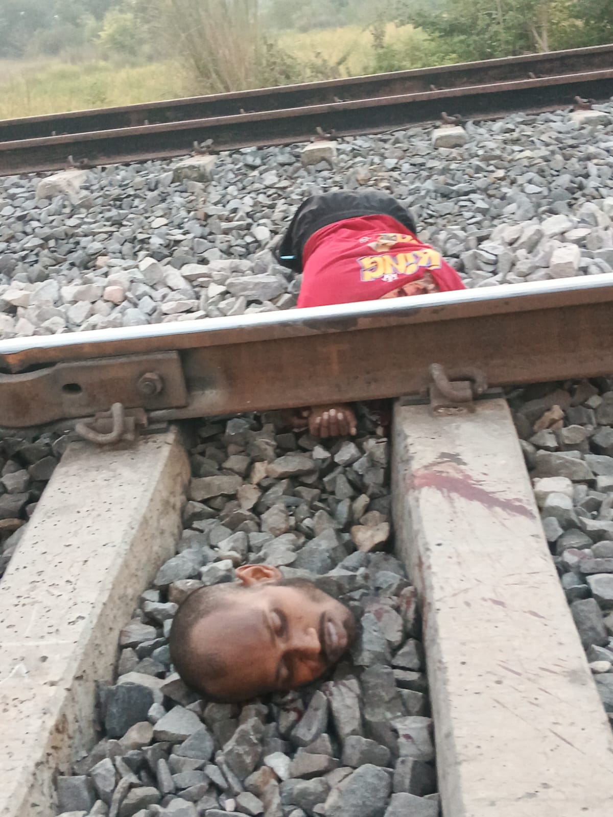 जौनपुर : ट्रेन से कटकर युवक की दर्दनाक मौत!