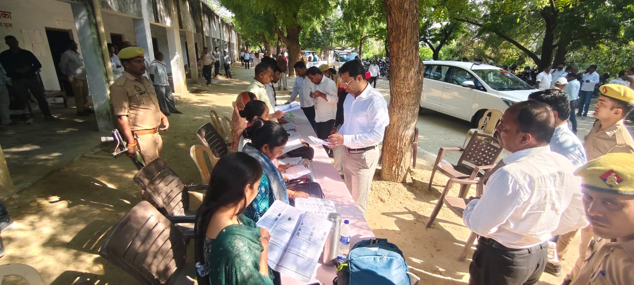 जौनपुर :निर्वाचक नामावली में पंजीकरण से छूटे हुए एवं प्रथम बार मतदान को लेकर विशेष कैम्प का आयोजिन 