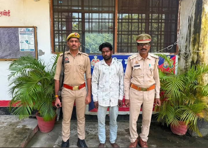 लखीमपुर खीरी : 2 नाबालिग युवतियों को बहला फुसलाकर कर ले जाने वाले अभियुक्त गिरफ्तार