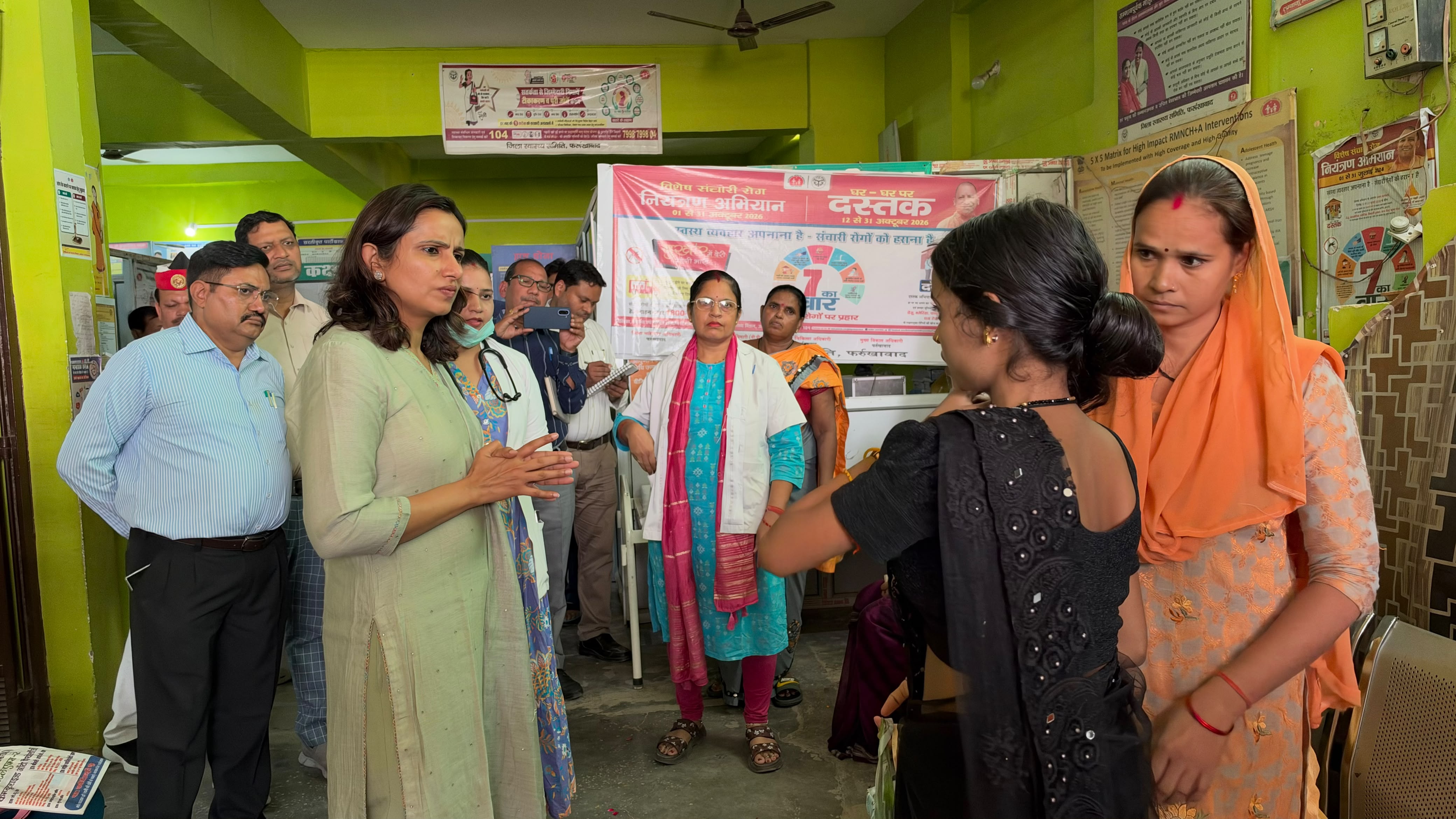 फर्रुखाबाद:जिलाधिकारी डॉ.अंकुर लाठर ने मुख्यमंत्री आरोग्य मेले का किया औचक निरीक्षण, स्वास्थ्य सेवाओं का लिया जायजा