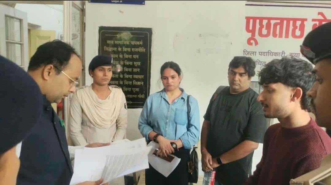 गया: जनता दरबार में जिलाधिकारी ने सुनी आमजनों की समस्याएं, ऑन द स्पॉट हुई करवाई