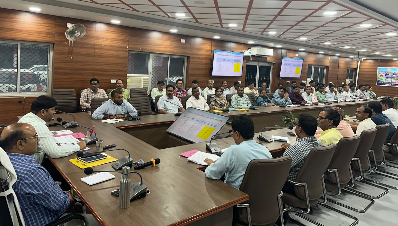 जौनपुर :कलेक्ट्रेट सभागार में स्वास्थ्य विभाग की विभिन्न योजनाओं एवं कार्यक्रमों की प्रगति की समीक्षा बैठक हुई आयोजित 