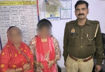 फर्रुखाबाद: गंगा नदी में कूदी महिला की पांचाल घाट चौकी पुलिस व गोताखोरों ने बचाई जान, परिजनों के किया सुपुर्द
