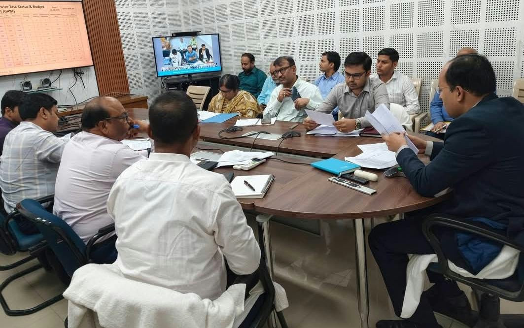 गया: विकास कार्यों की जिलाधिकारी ने की समीक्षा, 12 तक कार्य पूरा करने का दिया निर्देश 
